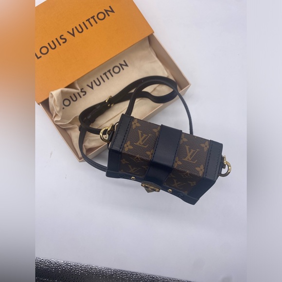 Louis Vuitton vertical trunk pochette - Picture 7 of 8